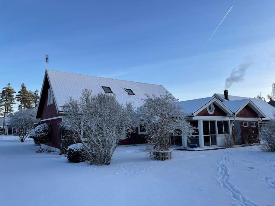 Villa Familjevaenligt Hus Naera Isaberg! Hestra Exterior foto